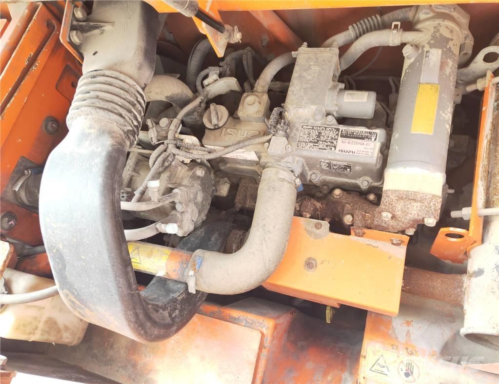 Hitachi ZX75US-3 Közepes (midi) kotrók 7 t - 12 t