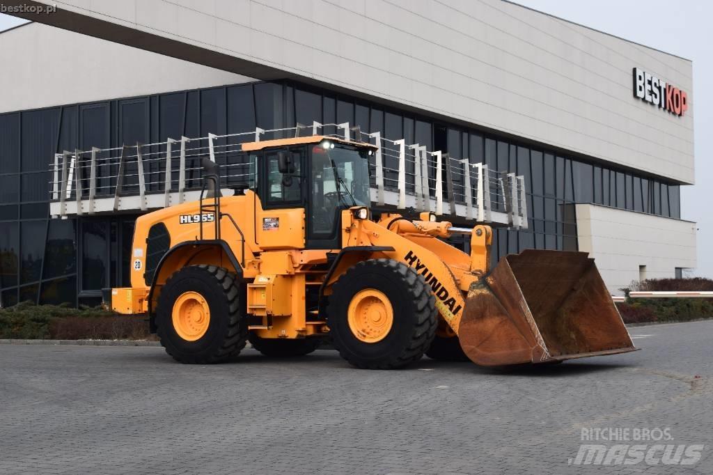 Hyundai HL 965 Gumikerekes homlokrakodók