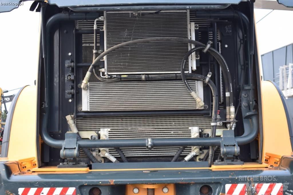 Hyundai HL 965 Gumikerekes homlokrakodók