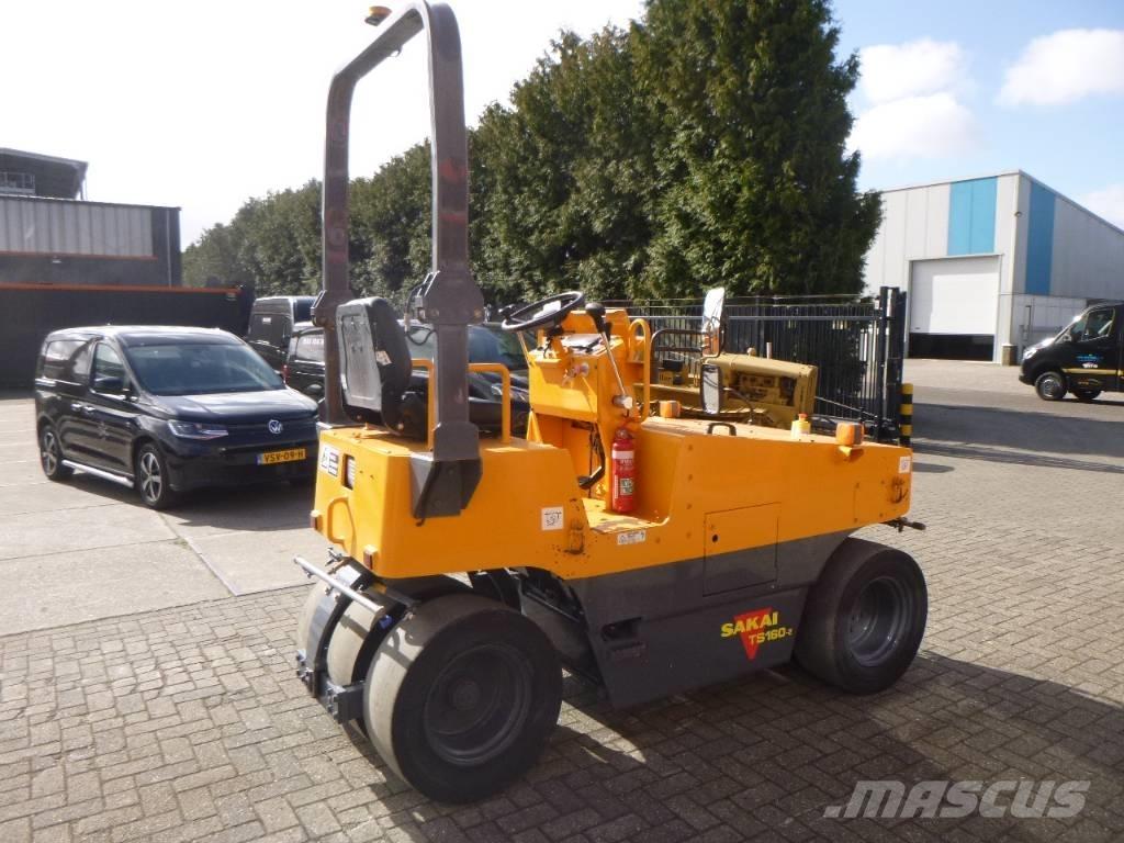 Sakai TS160-2 Pneumatikus kerekes hengerek