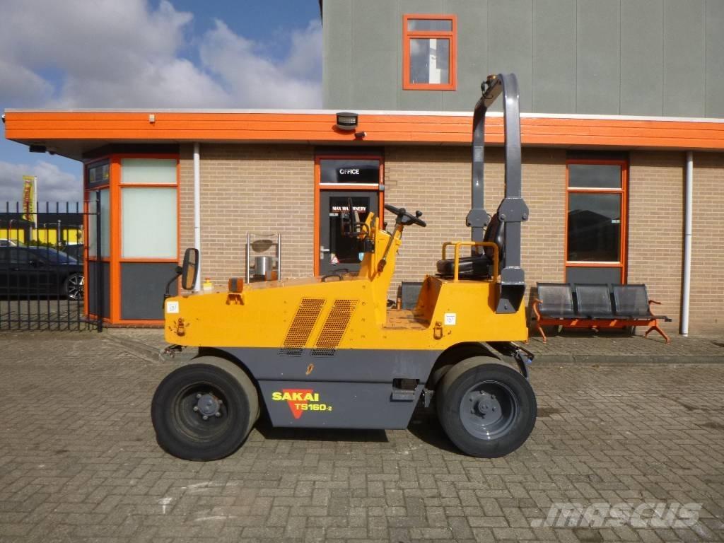 Sakai TS160-2 Pneumatikus kerekes hengerek