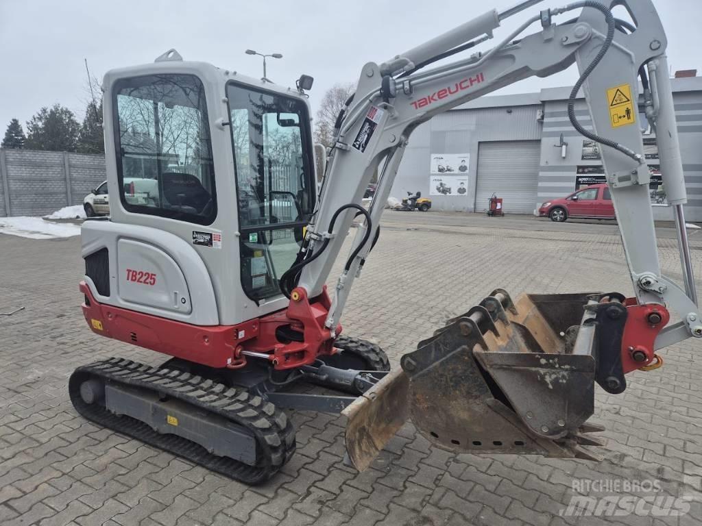 Takeuchi TB 225 Mini kotrók < 7t