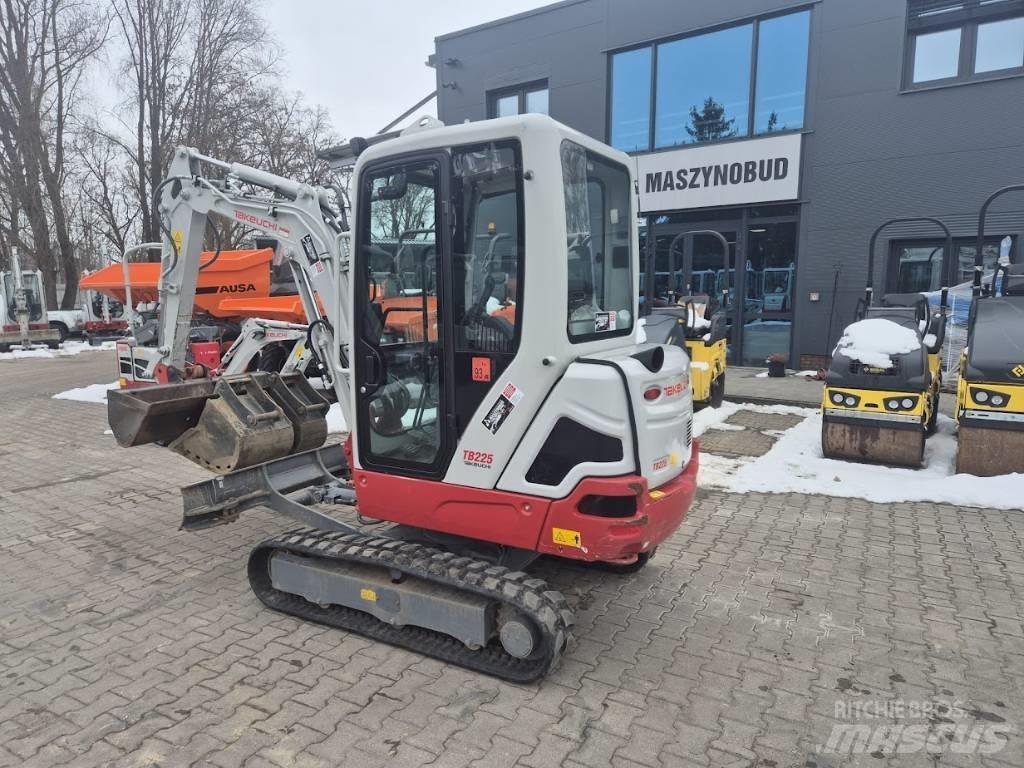 Takeuchi TB 225 Mini kotrók < 7t