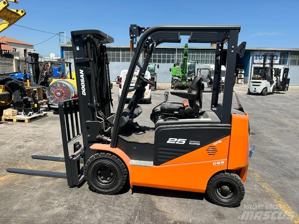 Doosan B 25 NS Elektromos targoncák