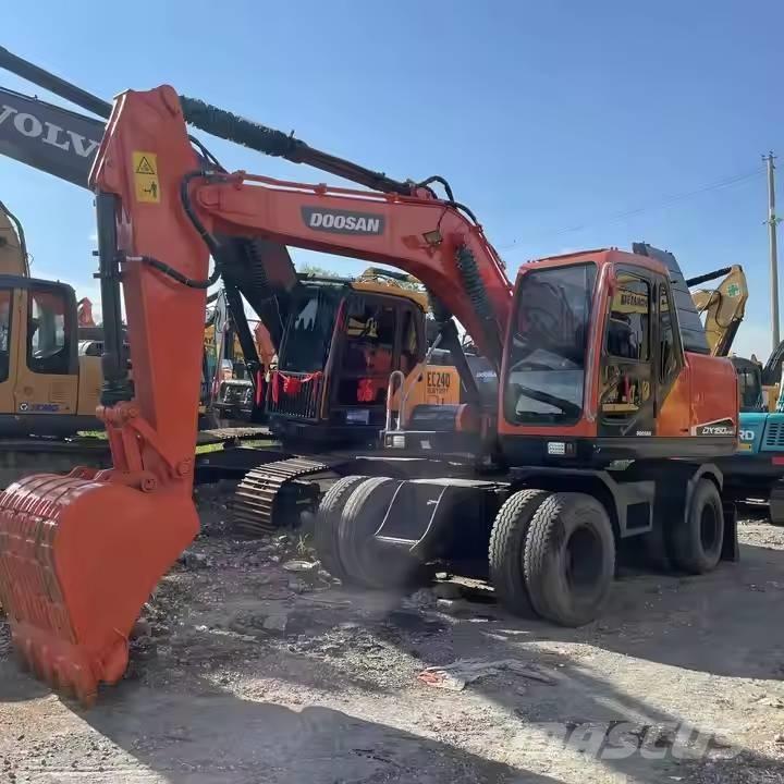 Doosan DX150W Gumikerekes kotrók