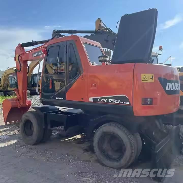 Doosan DX150W Gumikerekes kotrók
