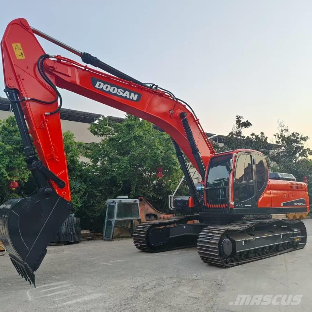 Doosan DX 300 LC Lánctalpas kotrók