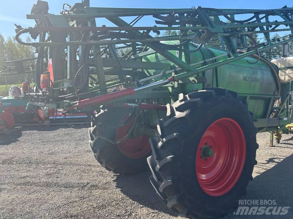 Moteska M2500 Vontatott trágyaszórók