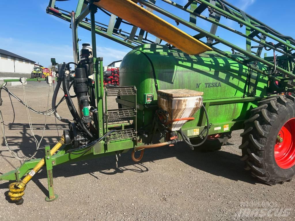 Moteska M2500 Vontatott trágyaszórók