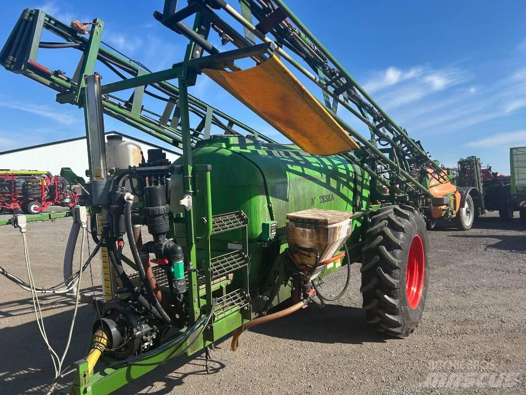Moteska M2500 Vontatott trágyaszórók