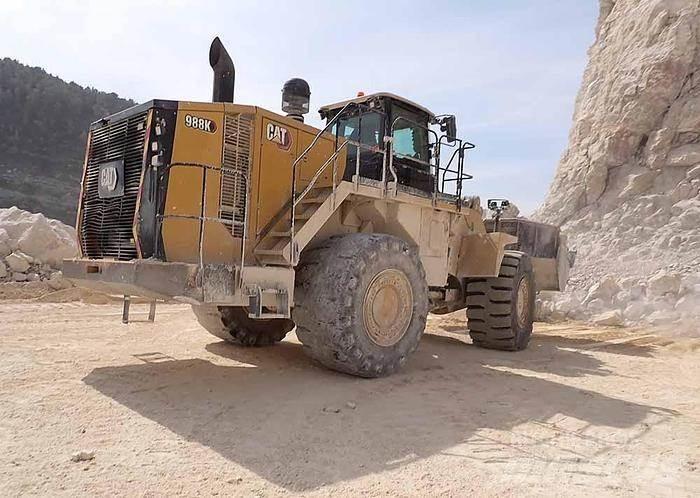 CAT 988K Gumikerekes homlokrakodók
