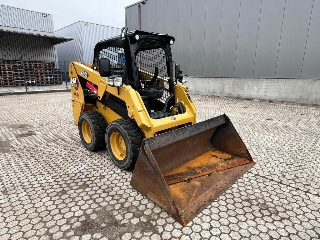 CAT 226D Kompaktrakodók