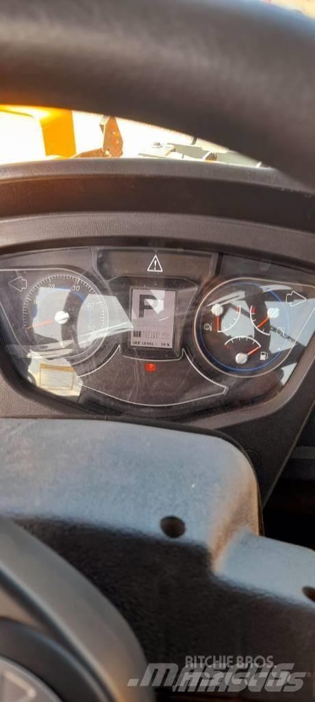 Hyundai HL 975 Gumikerekes homlokrakodók