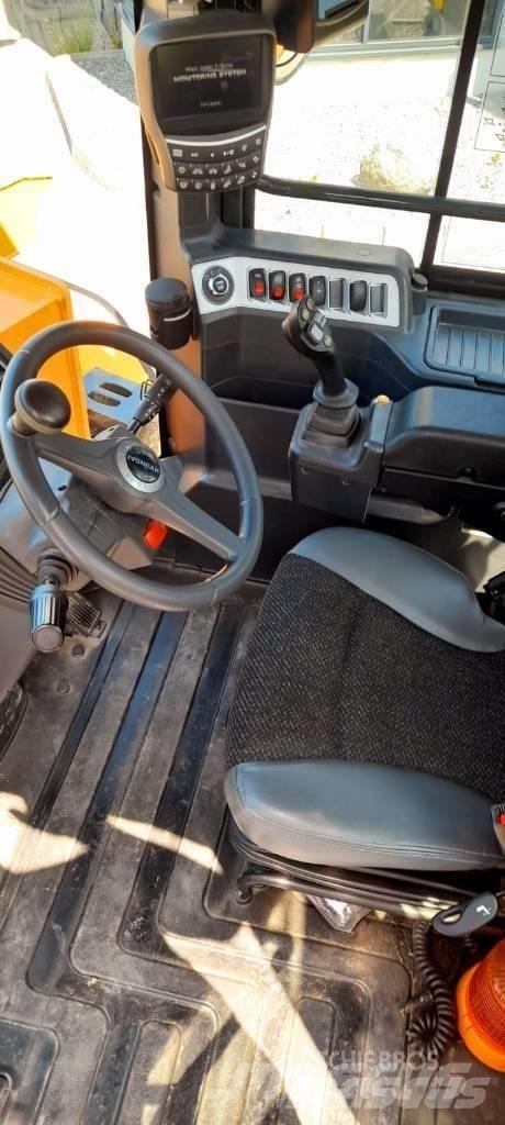Hyundai HL 975 Gumikerekes homlokrakodók