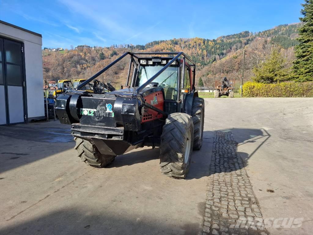 Valtra 8550 Erdészeti traktorok