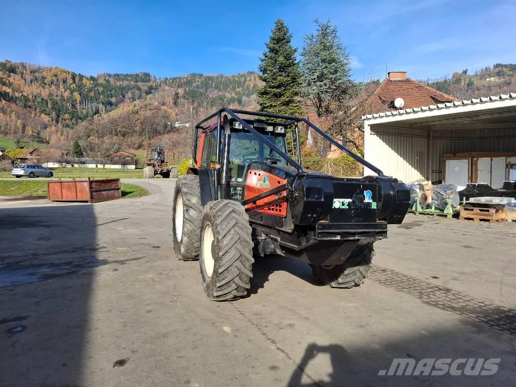 Valtra 8550 Erdészeti traktorok