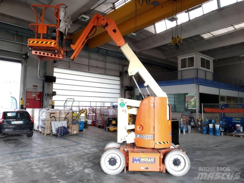 JLG E 300 AJP Karos emelők