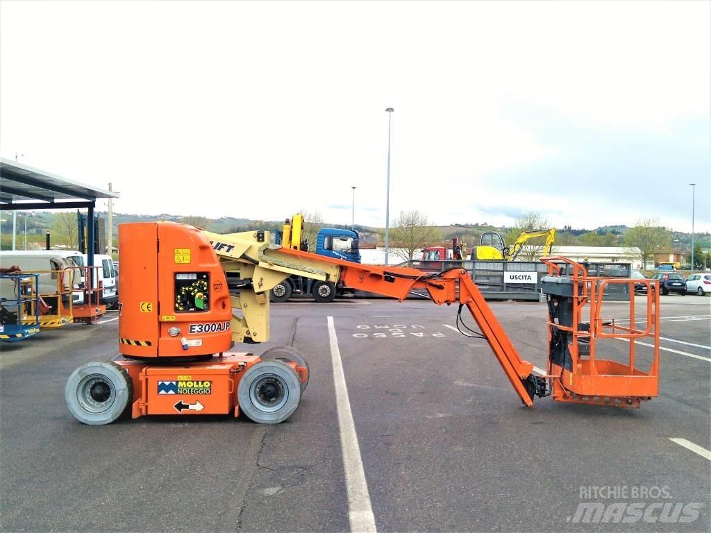 JLG E 300 AJP Karos emelők