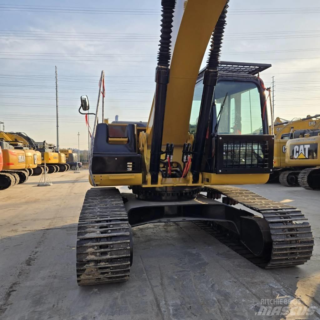CAT 330 D2 Közepes (midi) kotrók 7 t - 12 t