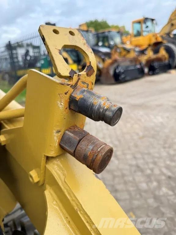 CAT 216B Turbo Kompaktrakodók