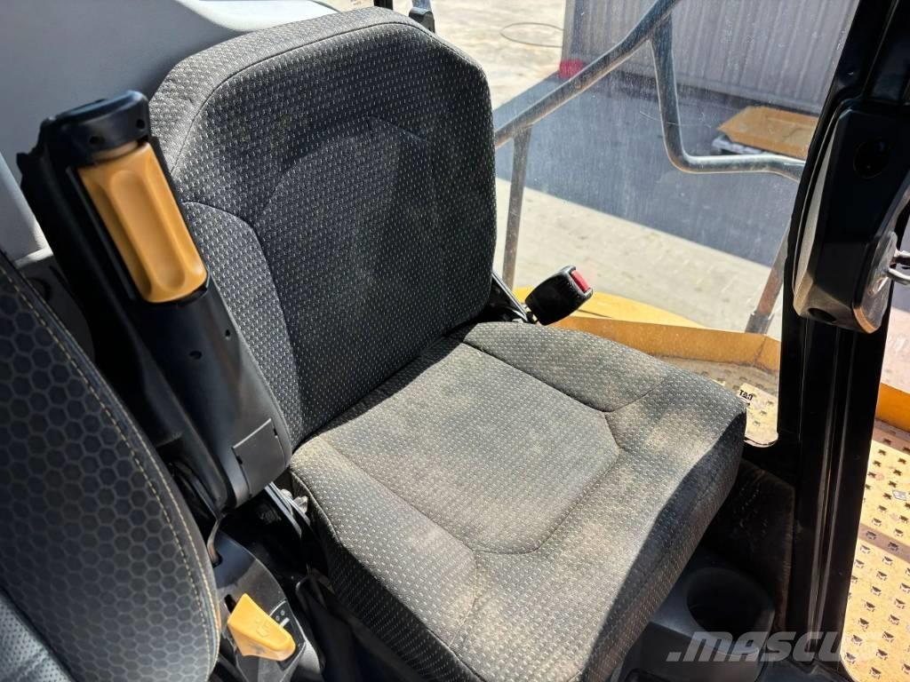 CAT 745 04A Csuklósdömperek