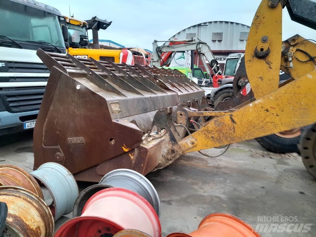 CAT 926 m Gumikerekes homlokrakodók