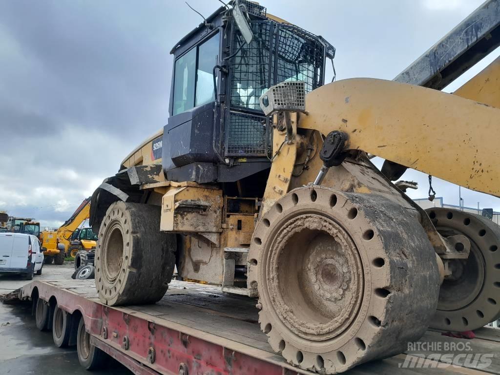 CAT 926 m Gumikerekes homlokrakodók
