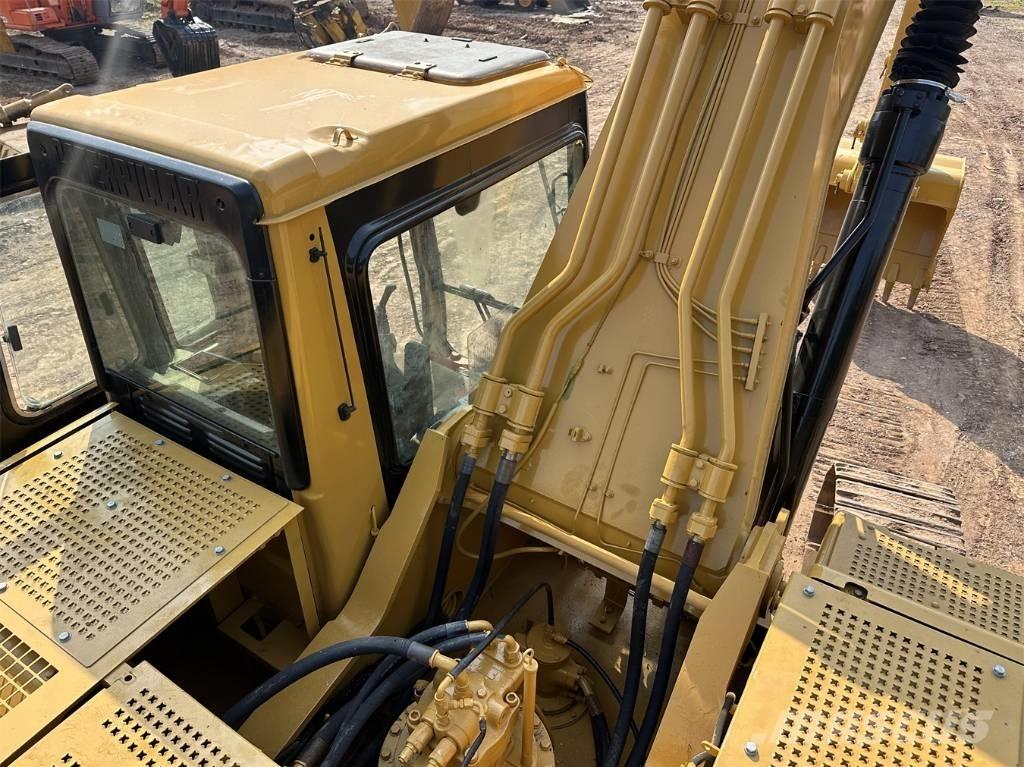 CAT 330 B L Lánctalpas kotrók