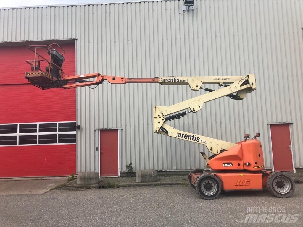 JLG E 450 AJ Karos emelők