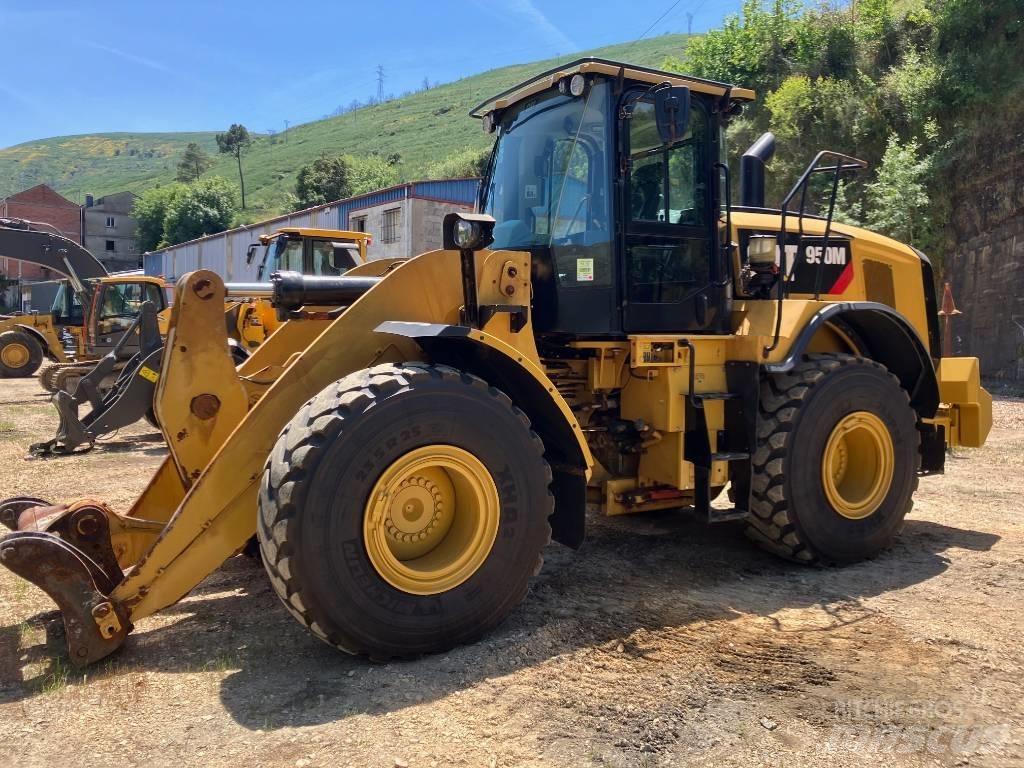 CAT 950 M Gumikerekes homlokrakodók
