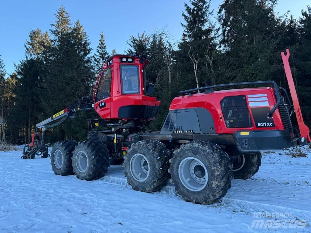Komatsu 931 XC Betakarítók