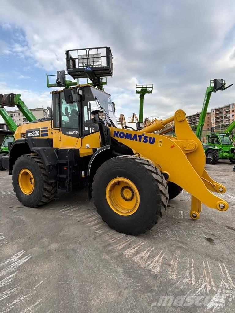 Komatsu WA 320-8 Gumikerekes homlokrakodók