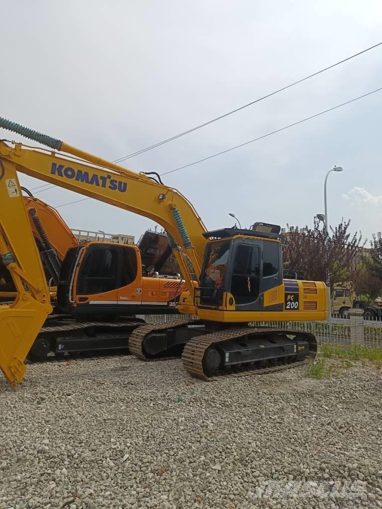 Komatsu PC 200 Lánctalpas kotrók