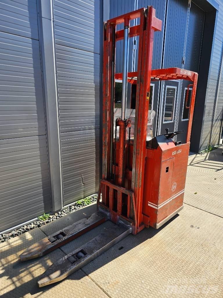 BT RSS 1350 Elektromos gyalogkíséretű targoncák