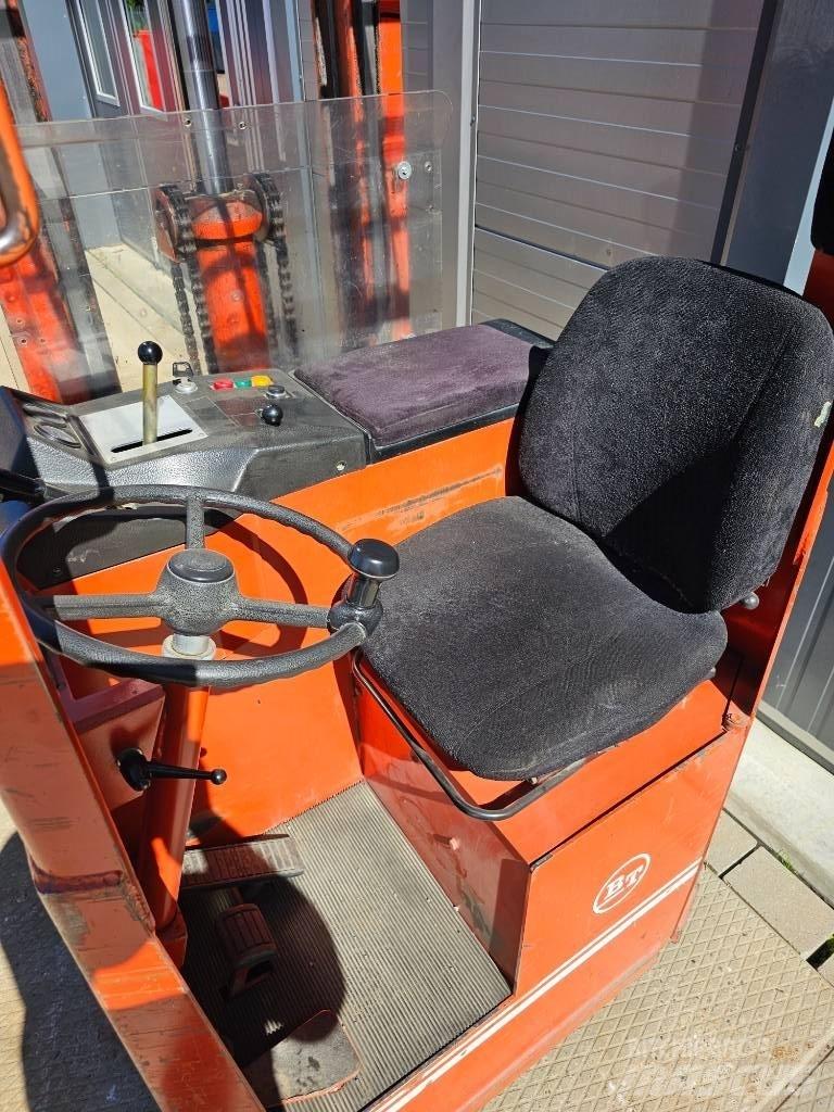 BT RSS 1350 Elektromos gyalogkíséretű targoncák
