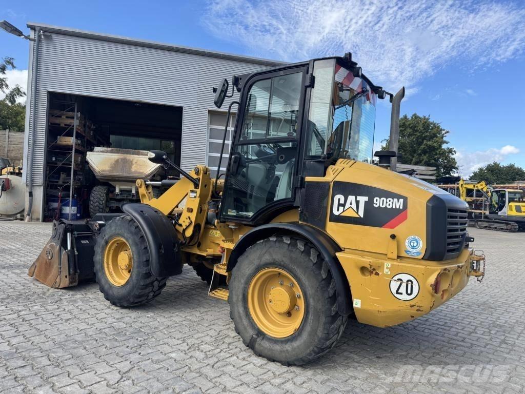 CAT 908M Gumikerekes homlokrakodók