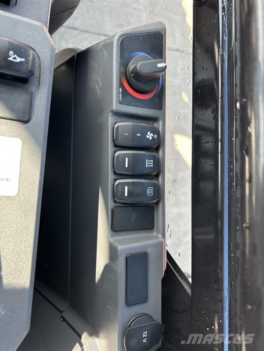 CAT 906 (9145) Univerzális rakodók