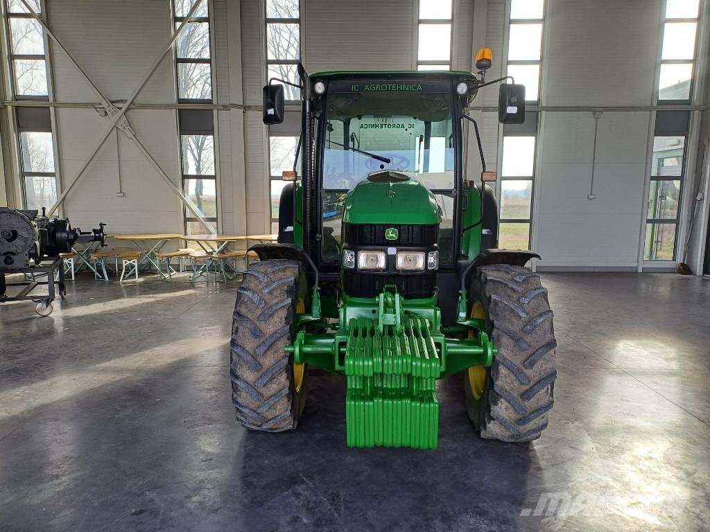 John Deere 5100 R Traktorok