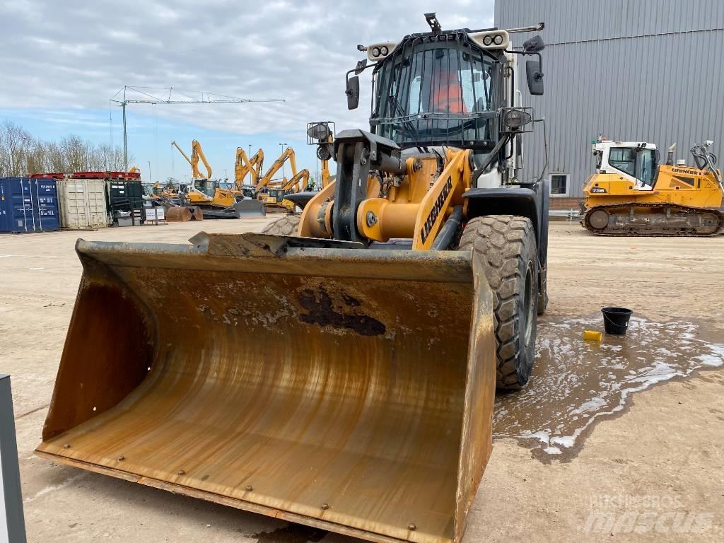 Liebherr L 526 Gumikerekes homlokrakodók