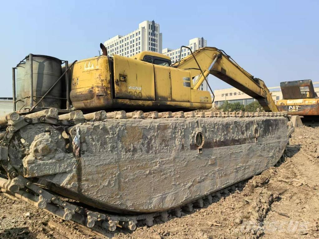 Komatsu PC 200-6 Kétéltű markolók