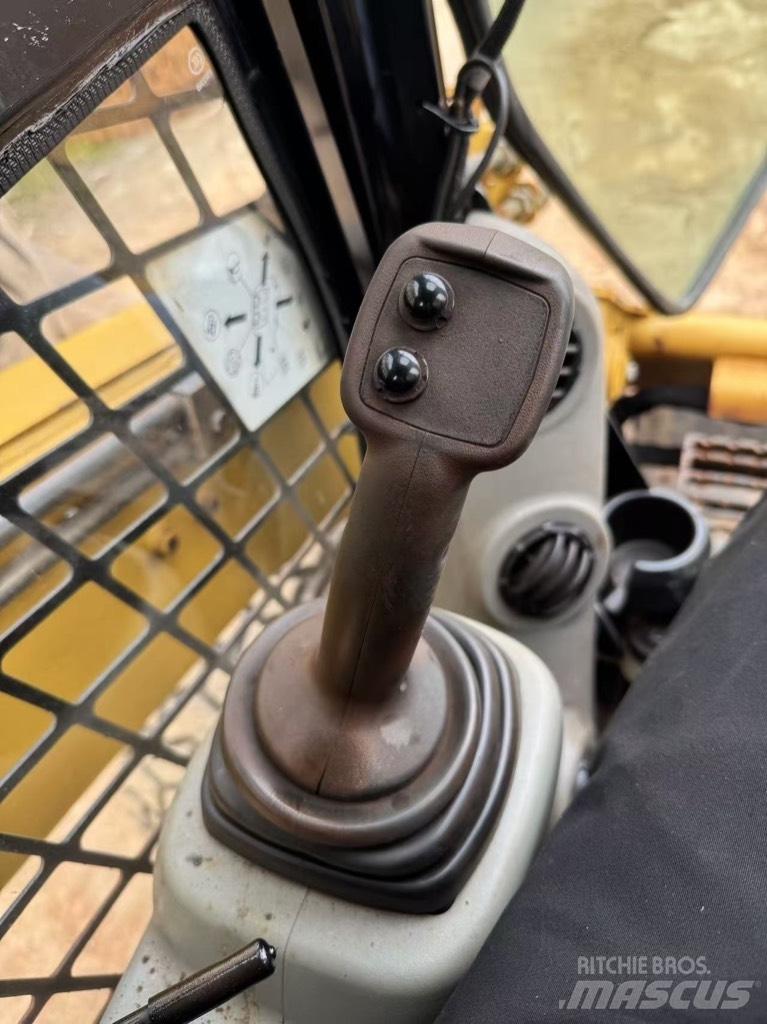 CAT 246 C Kompaktrakodók