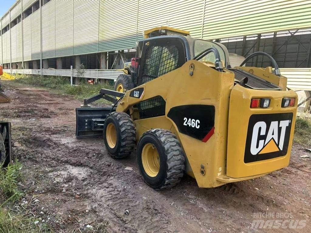CAT 246 C Kompaktrakodók