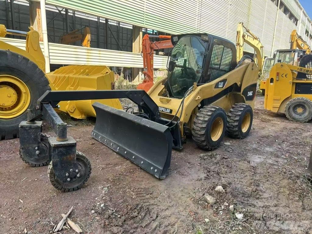 CAT 246 C Kompaktrakodók