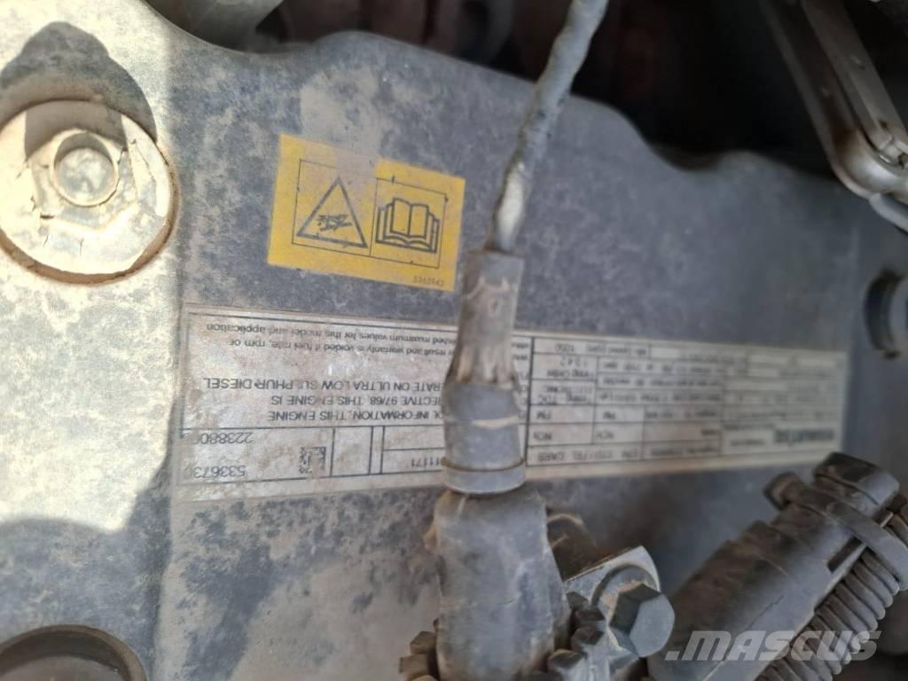 Komatsu PW 148-11 Gumikerekes kotrók