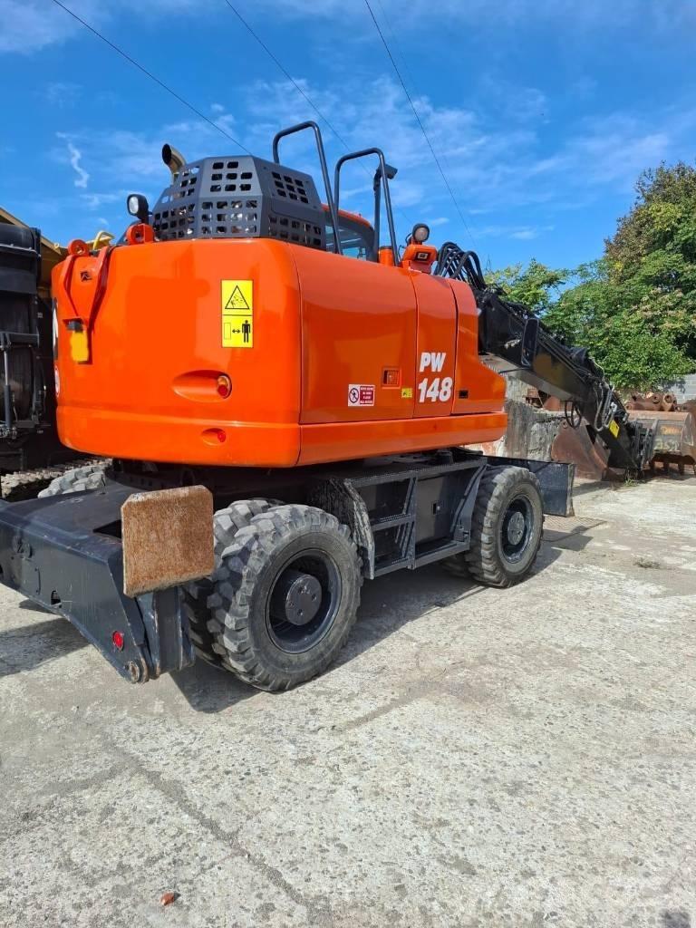 Komatsu PW 148-11 Gumikerekes kotrók