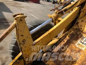 CAT 910 Gumikerekes homlokrakodók