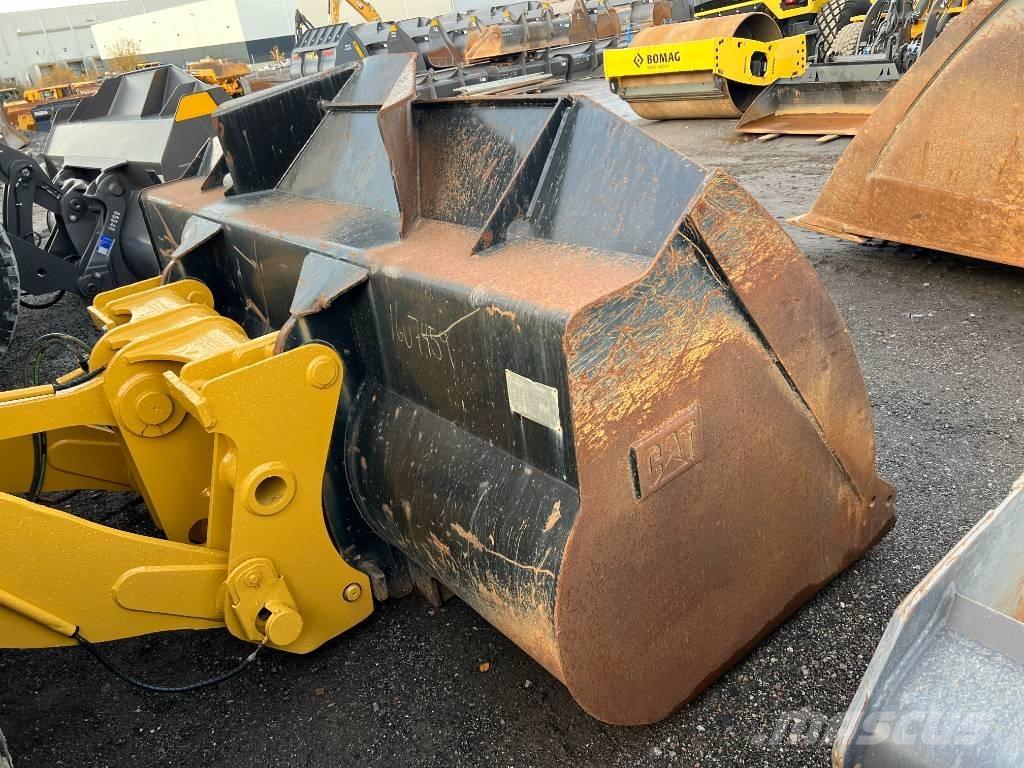 CAT 938M Gumikerekes homlokrakodók