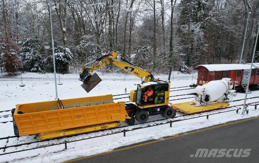 CAT 323 Rail Speciális kotrók