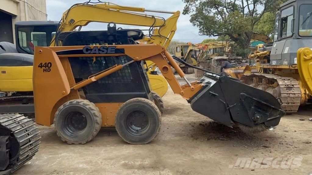 CASE 440 Kompaktrakodók