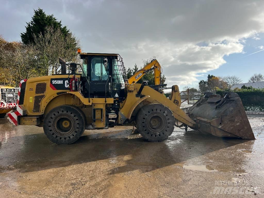 CAT 950 M Gumikerekes homlokrakodók